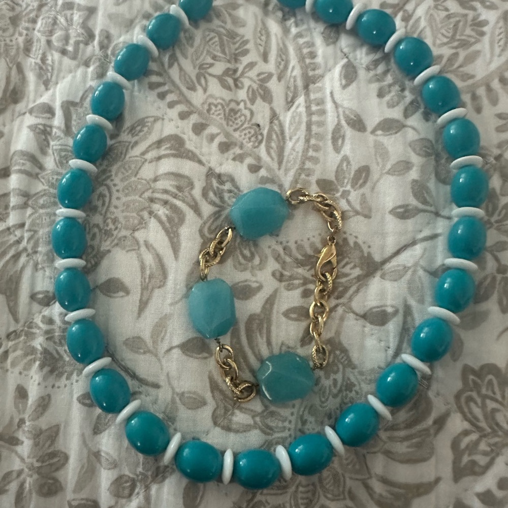 Elegant Turquoise Necklace and Bracelet